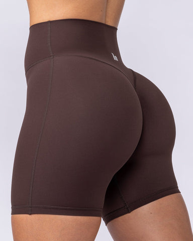 Aura Peachy Invisible Scrunch Bike Shorts Cocoa - Muscle Nation women's bike shorts