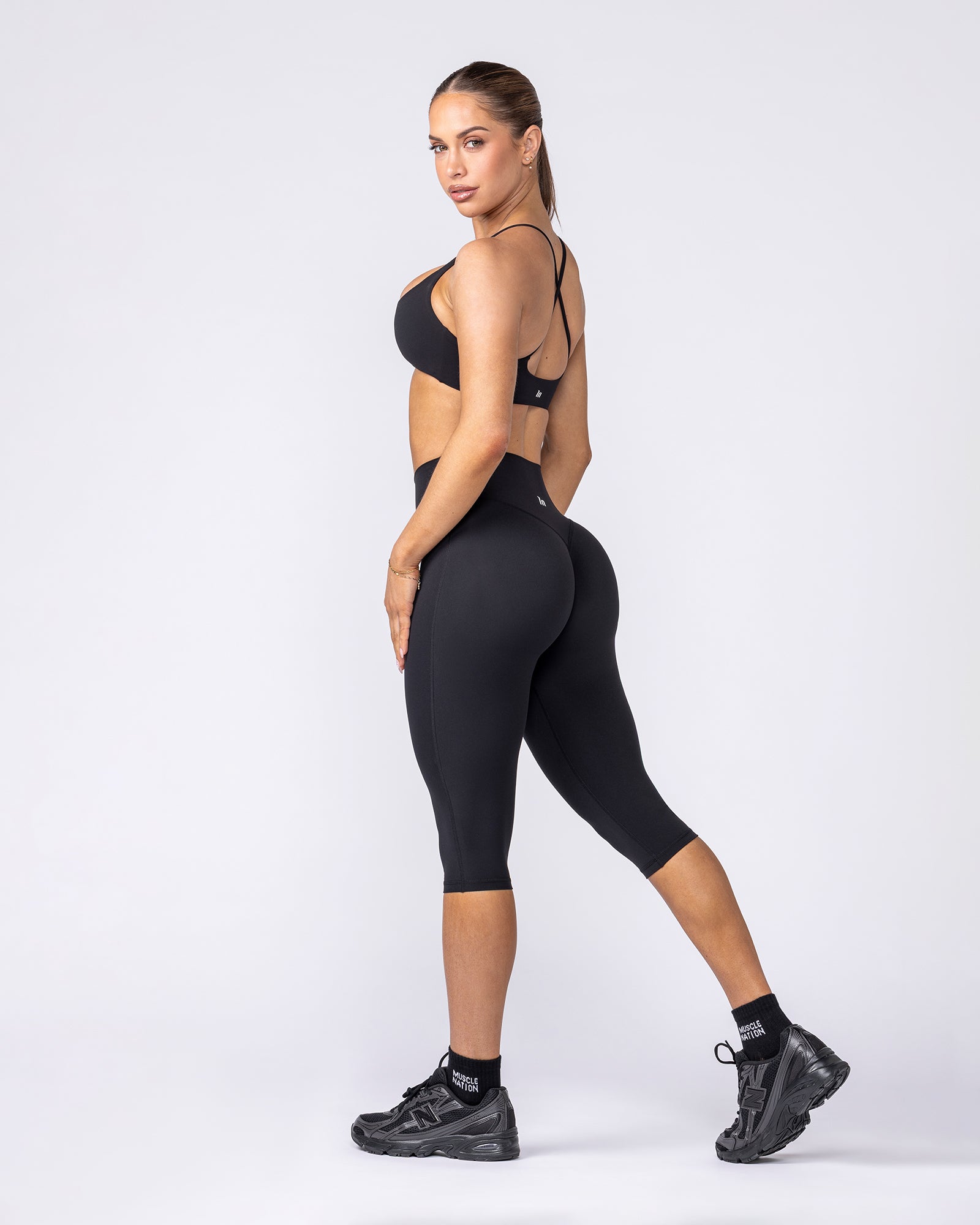 Muscle Nation Shorts Aura Peachy Invisible Scrunch Capri - Black