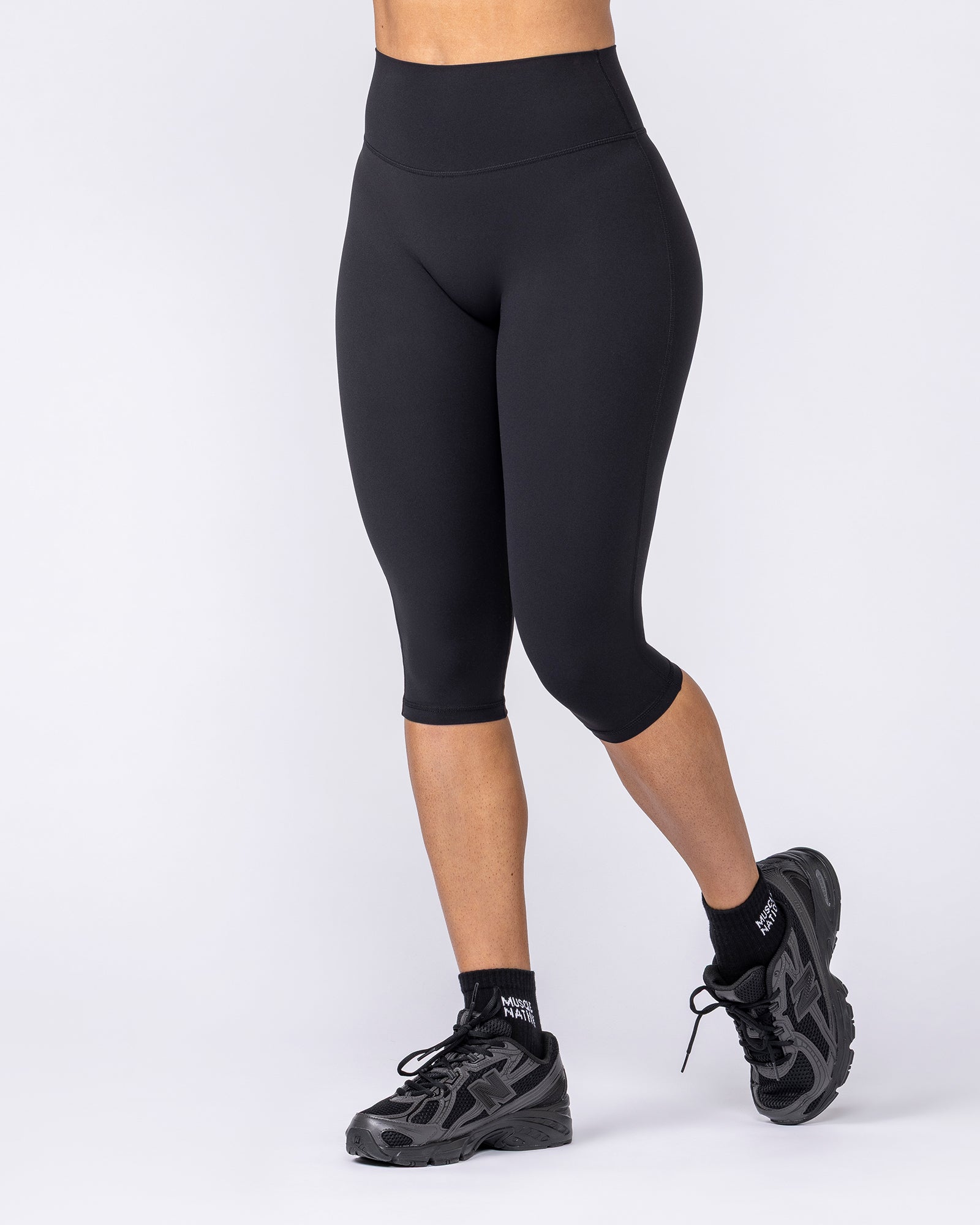 Muscle Nation Shorts Aura Peachy Invisible Scrunch Capri - Black