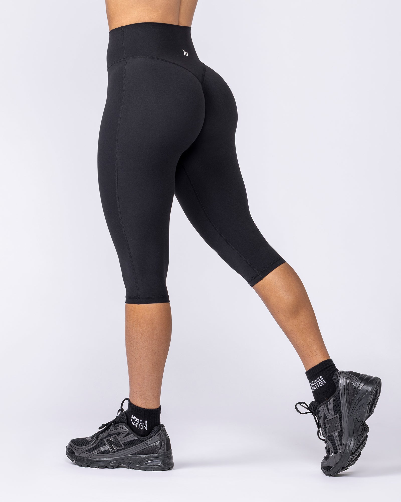 Muscle Nation Shorts Aura Peachy Invisible Scrunch Capri - Black