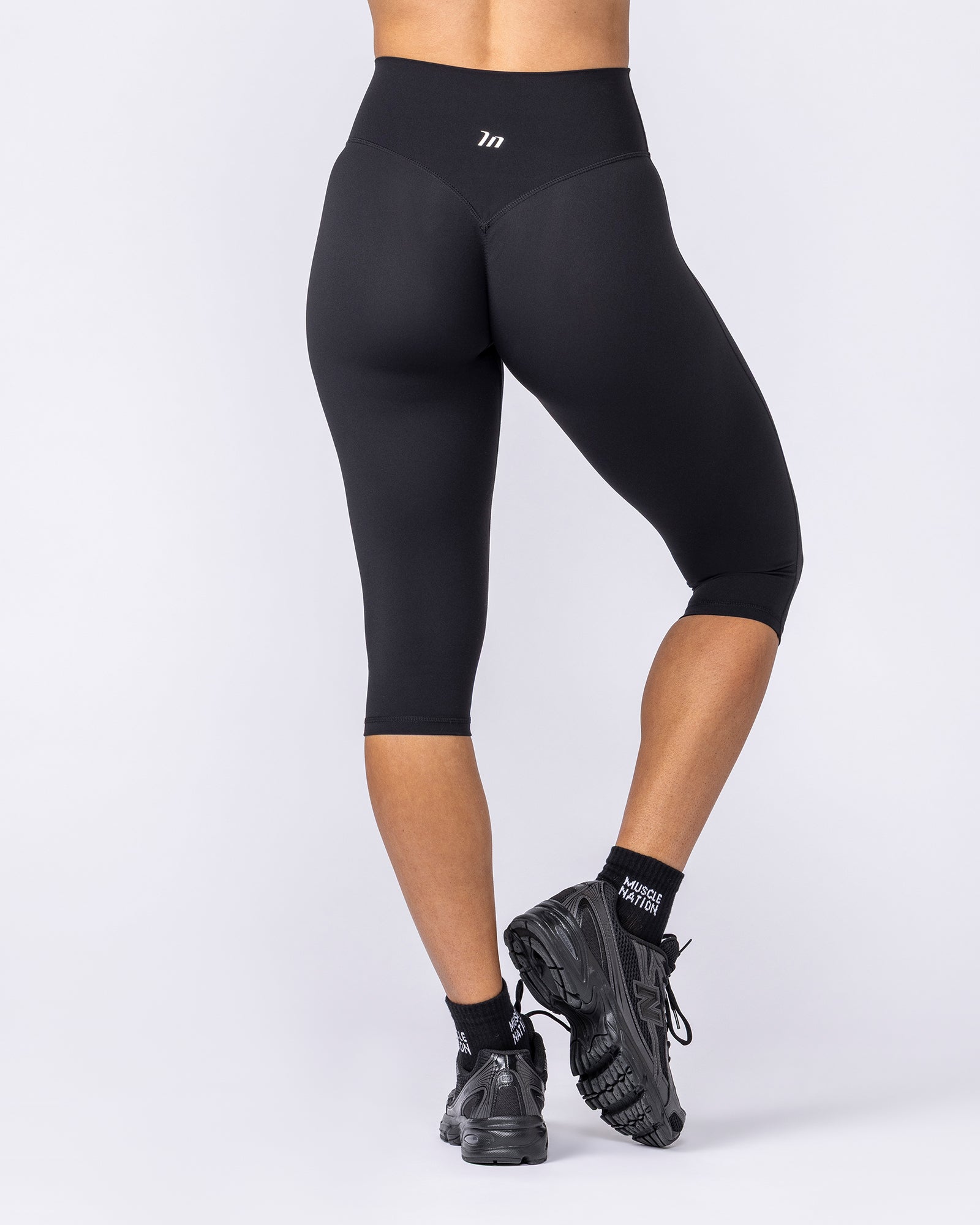 Muscle Nation Shorts Aura Peachy Invisible Scrunch Capri - Black