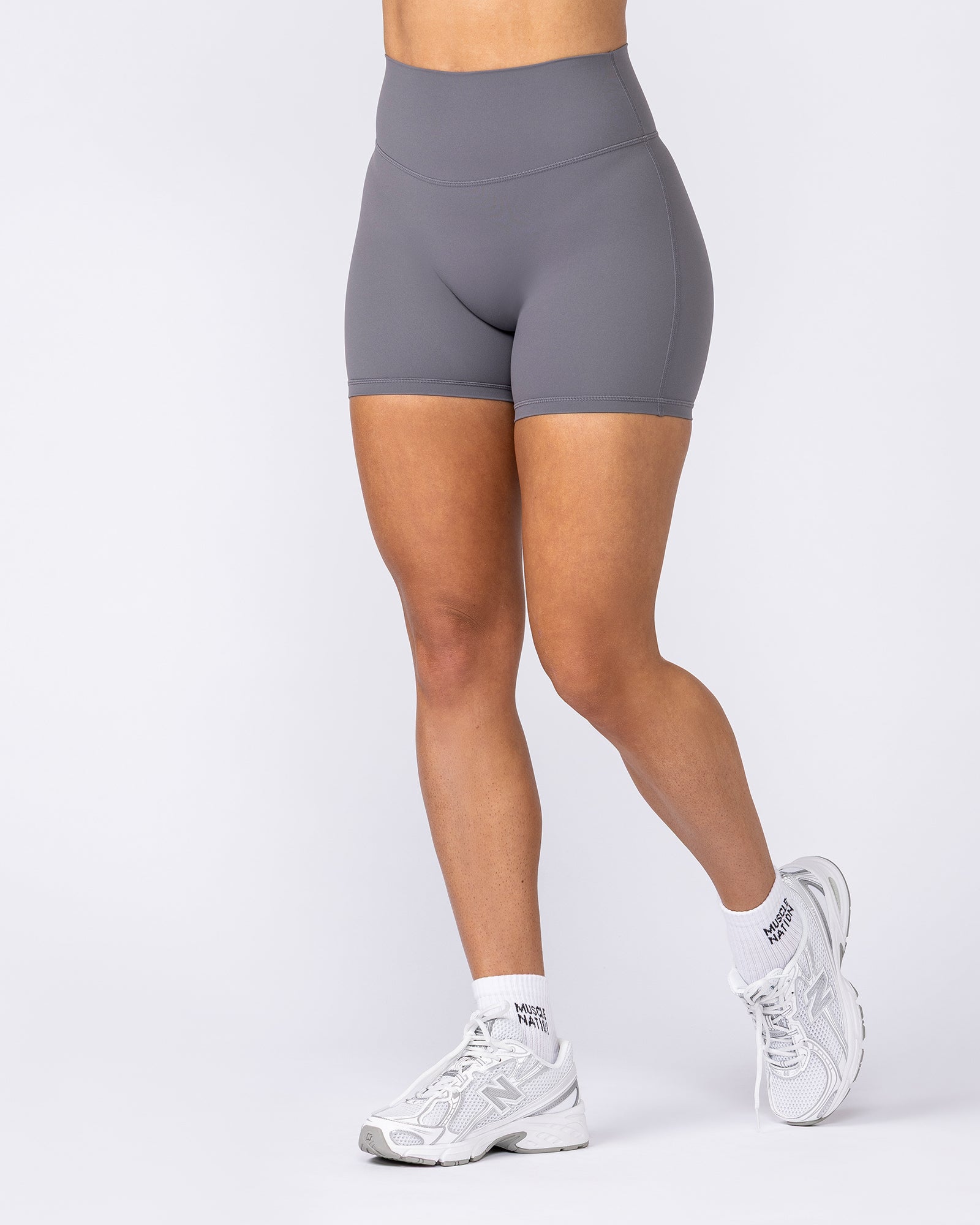 Muscle Nation Shorts Aura Peachy Invisible Scrunch Midway Shorts - Shadow Grey