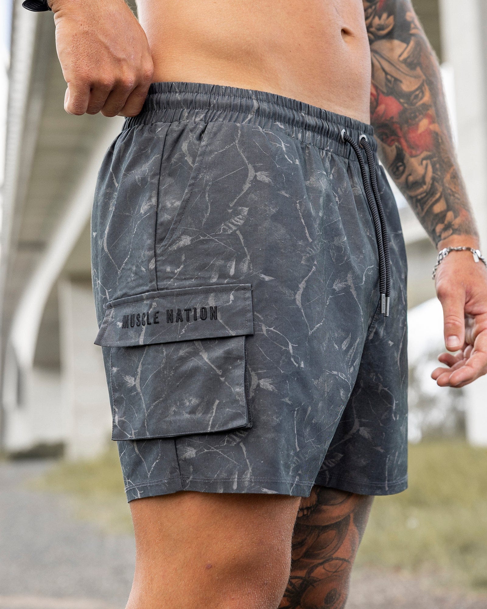 Muscle Nation Shorts Daily Cargo 5" Shorts - Washed Tree Camo Monochrome