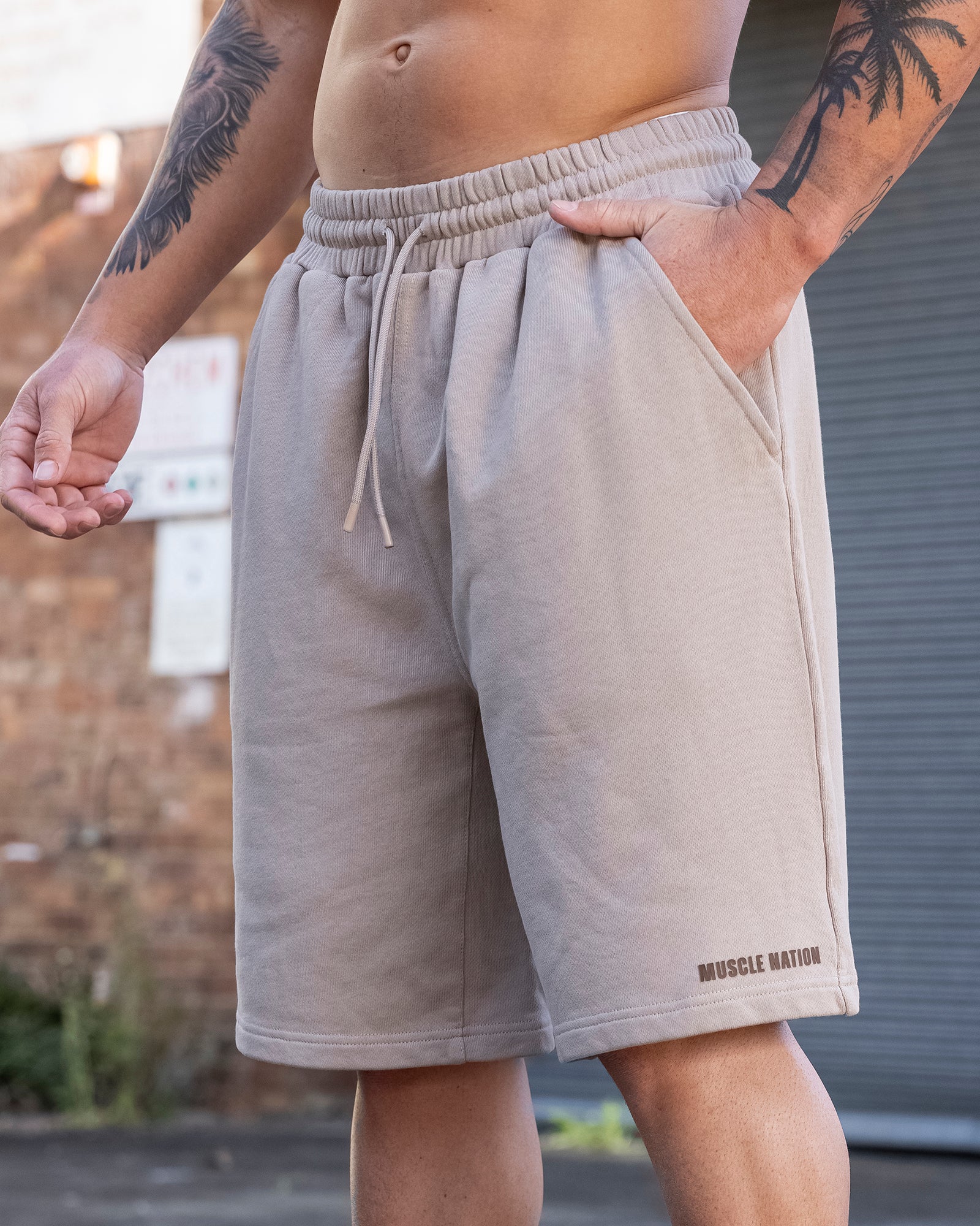Muscle Nation Shorts Essential Wide Sweat 9" Shorts - Sandstorm