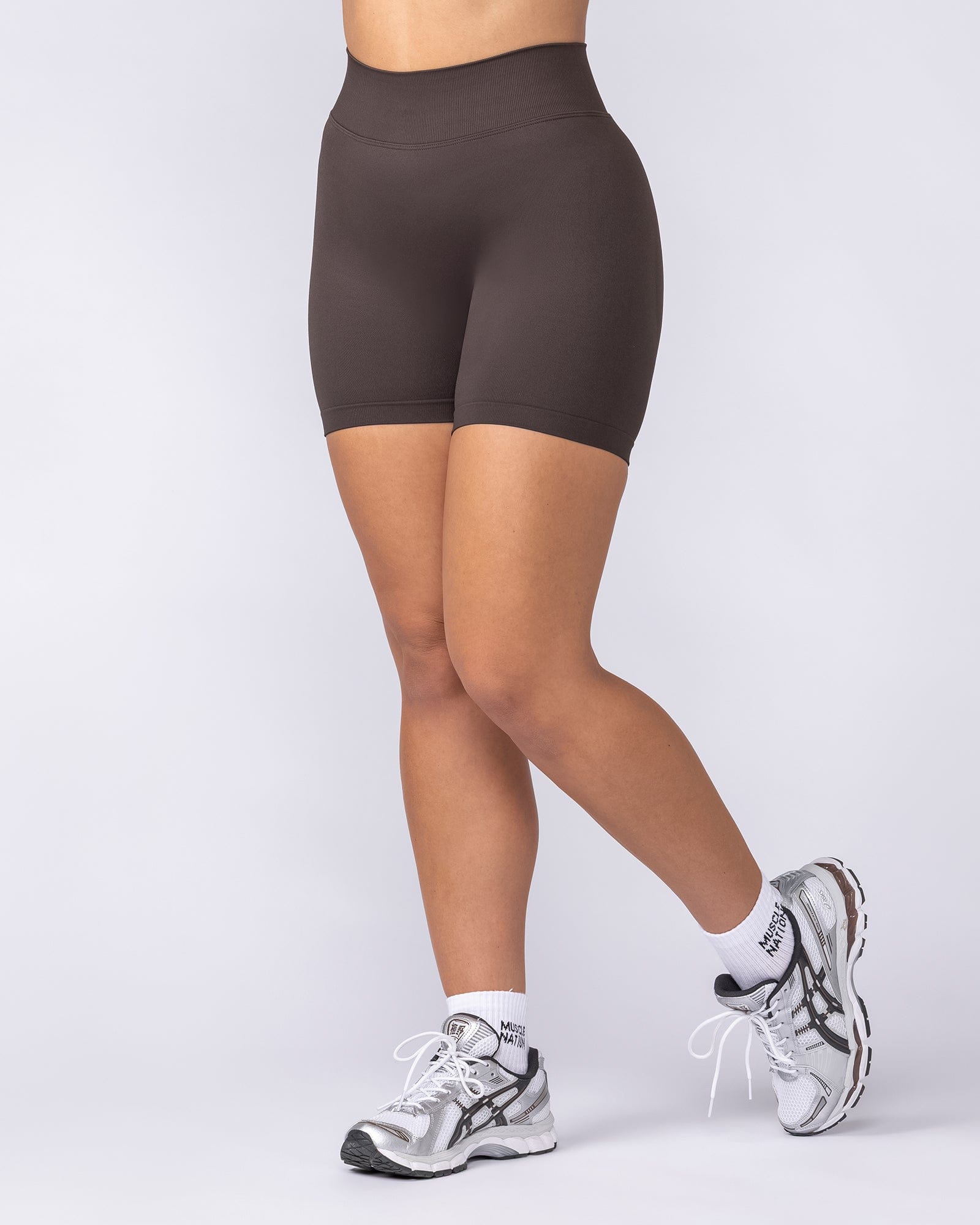 Muscle Nation Shorts Sculpt Seamless Midway Shorts - Cocoa