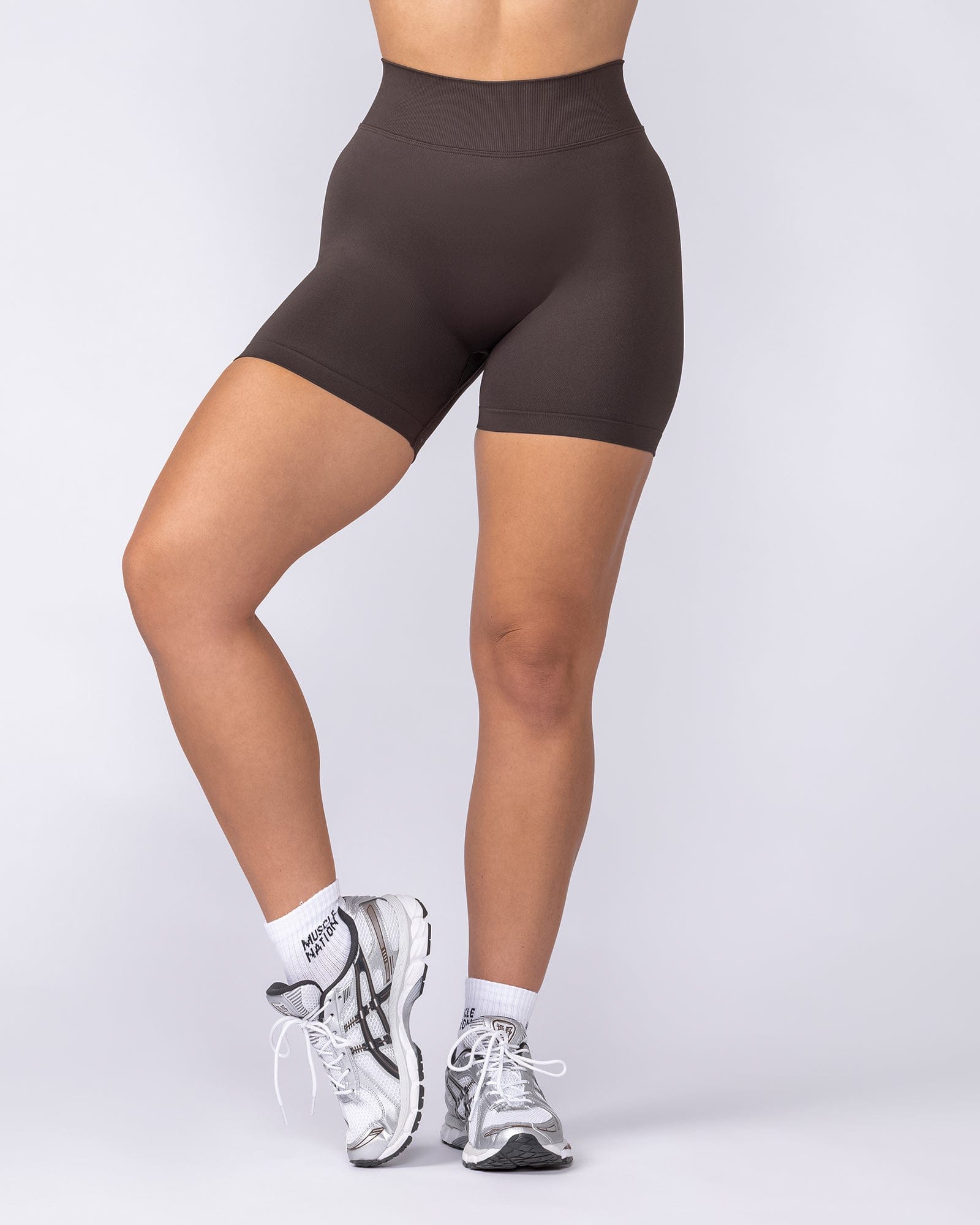 Muscle Nation Shorts Sculpt Seamless Midway Shorts - Cocoa