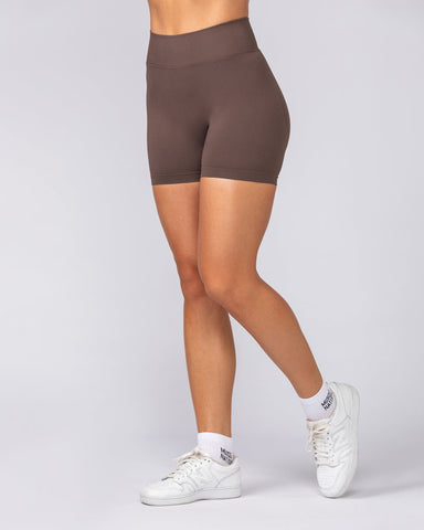 Muscle Nation Shorts Sculpt Seamless Midway Shorts - Cola