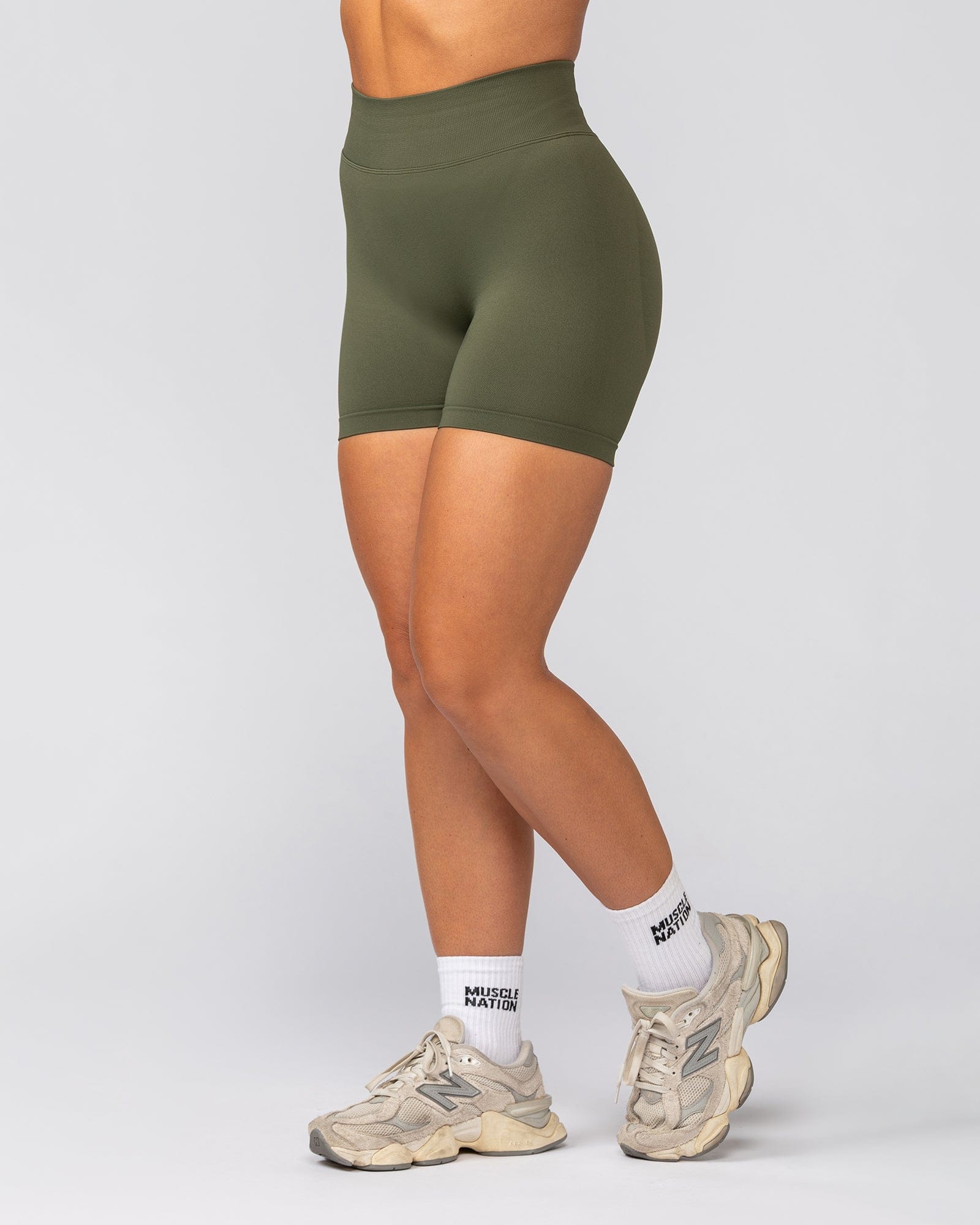 Muscle Nation Shorts Sculpt Seamless Midway Shorts - Dark Khaki