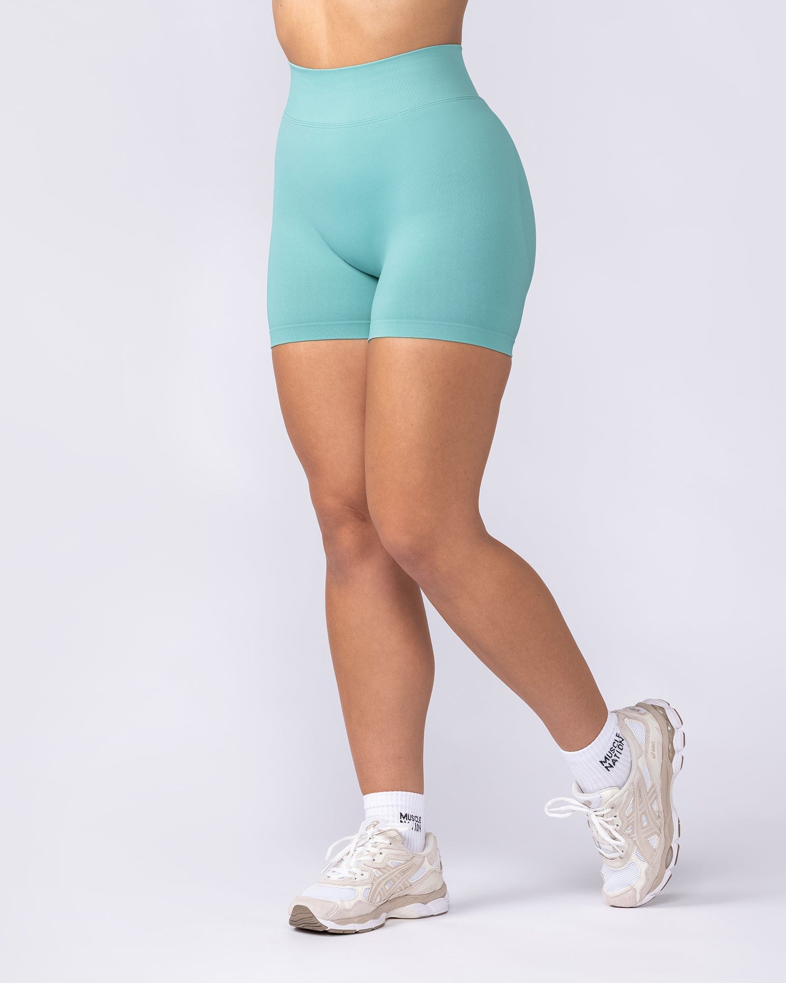 Muscle Nation Shorts Sculpt Seamless Midway Shorts - Green Coral