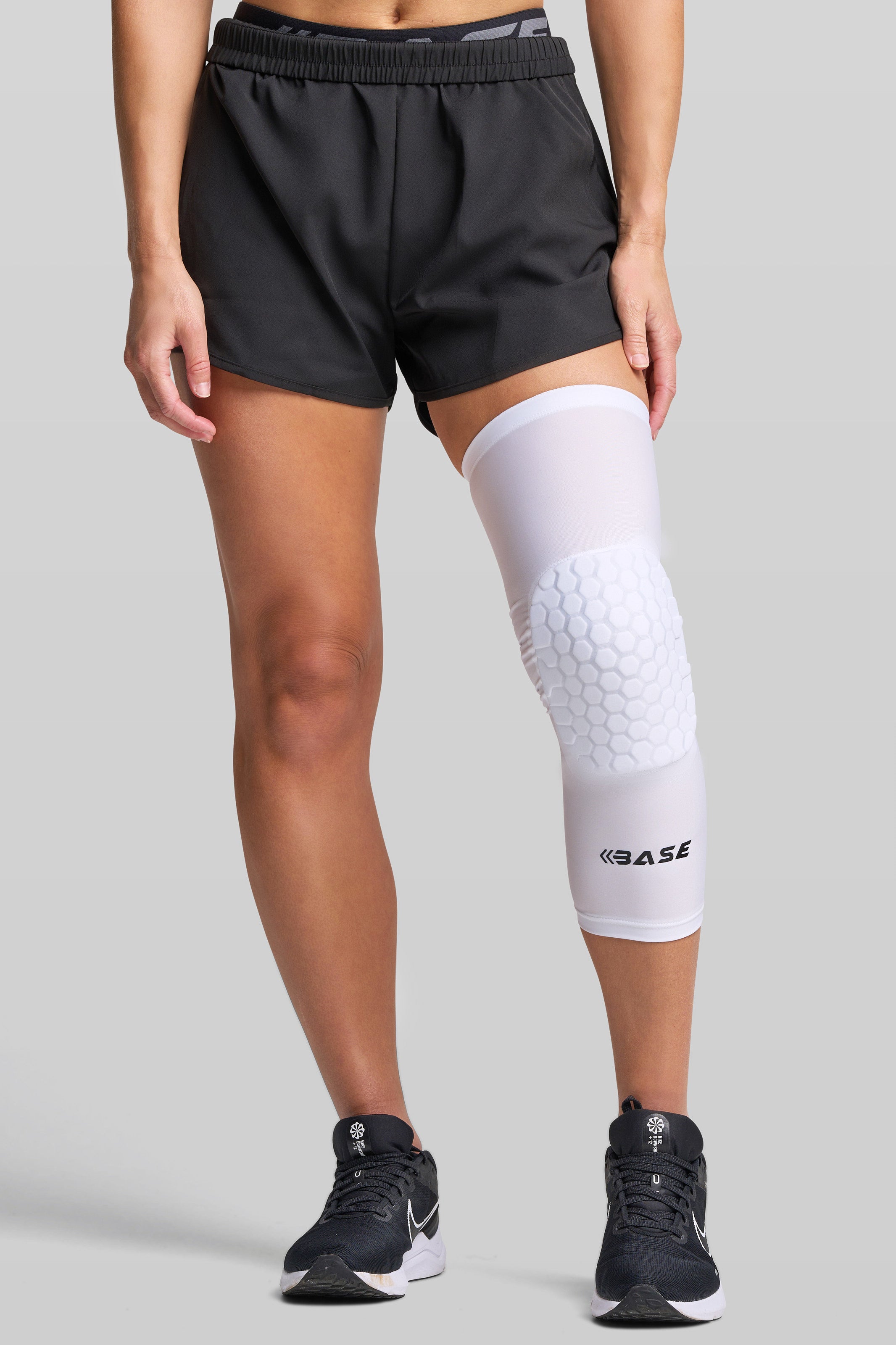 Supplier 1 PADDED ACCESSORIES BASE Square Padded Knee Guard (Single) - White