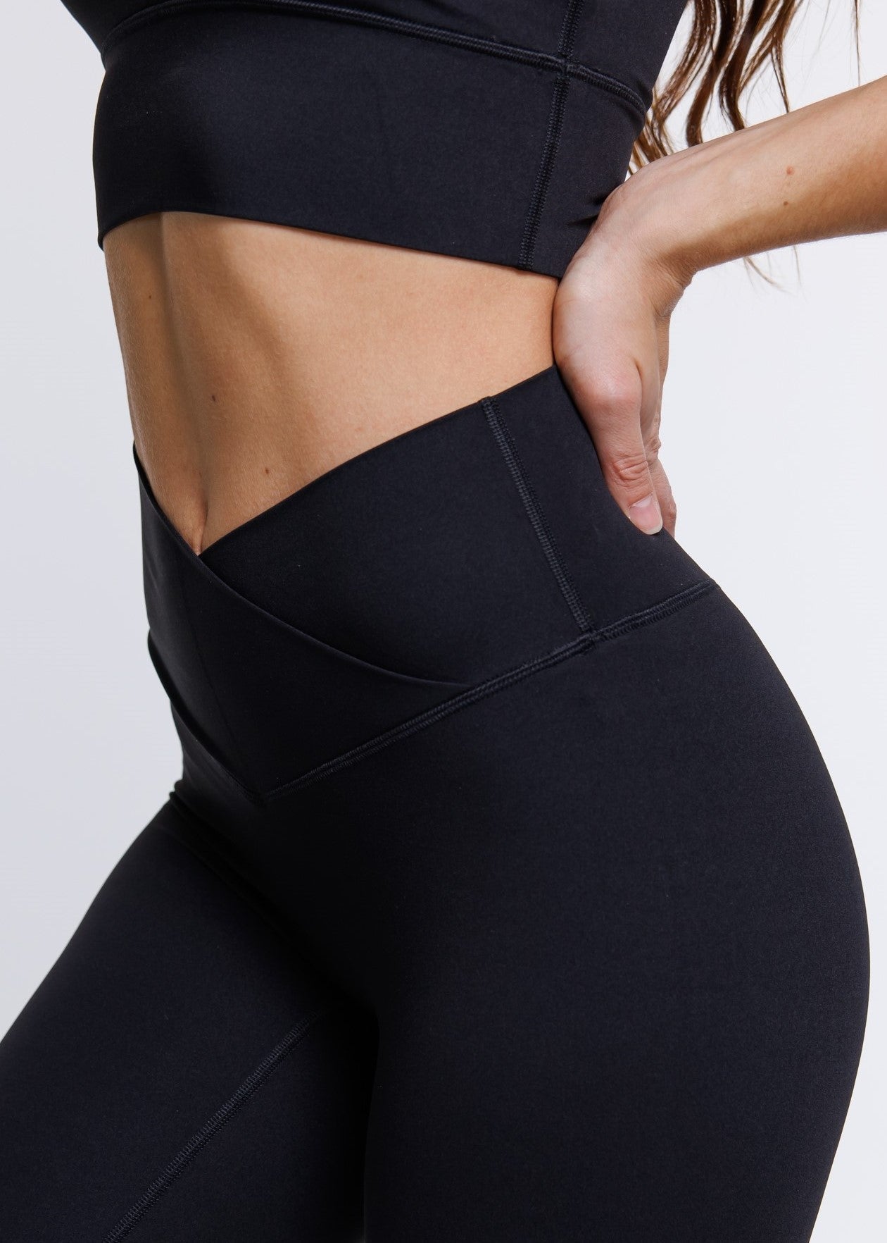 Evolve Apparel Elevate Cross Leggings - Black