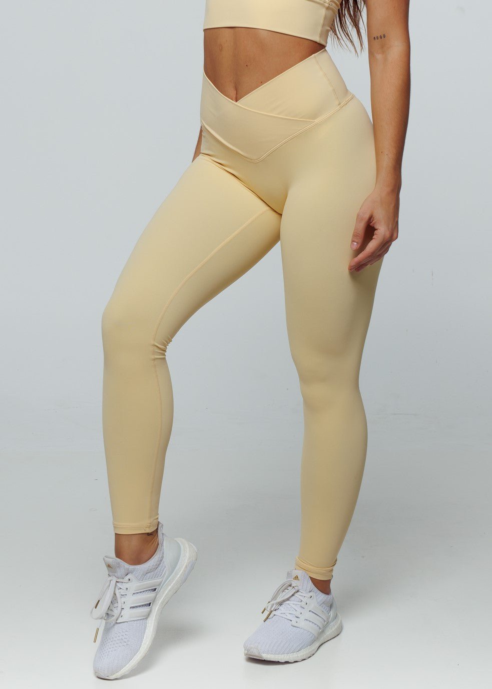 Evolve Apparel Elevate Cross Leggings - Buttermilk