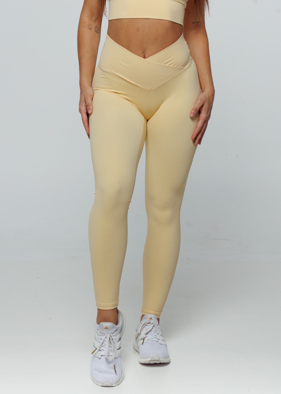 Evolve Apparel Elevate Cross Leggings - Buttermilk