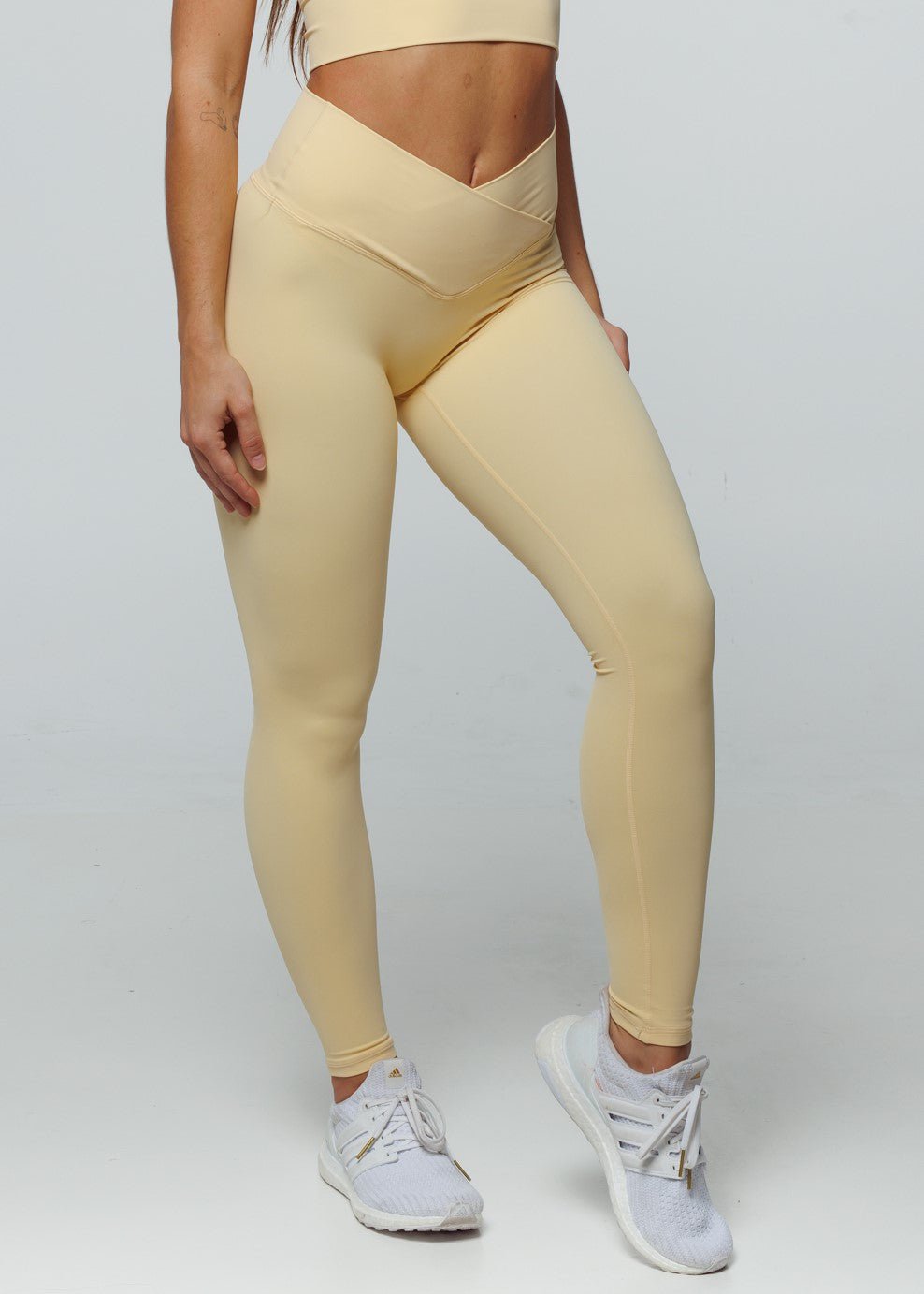 Evolve Apparel Elevate Cross Leggings - Buttermilk
