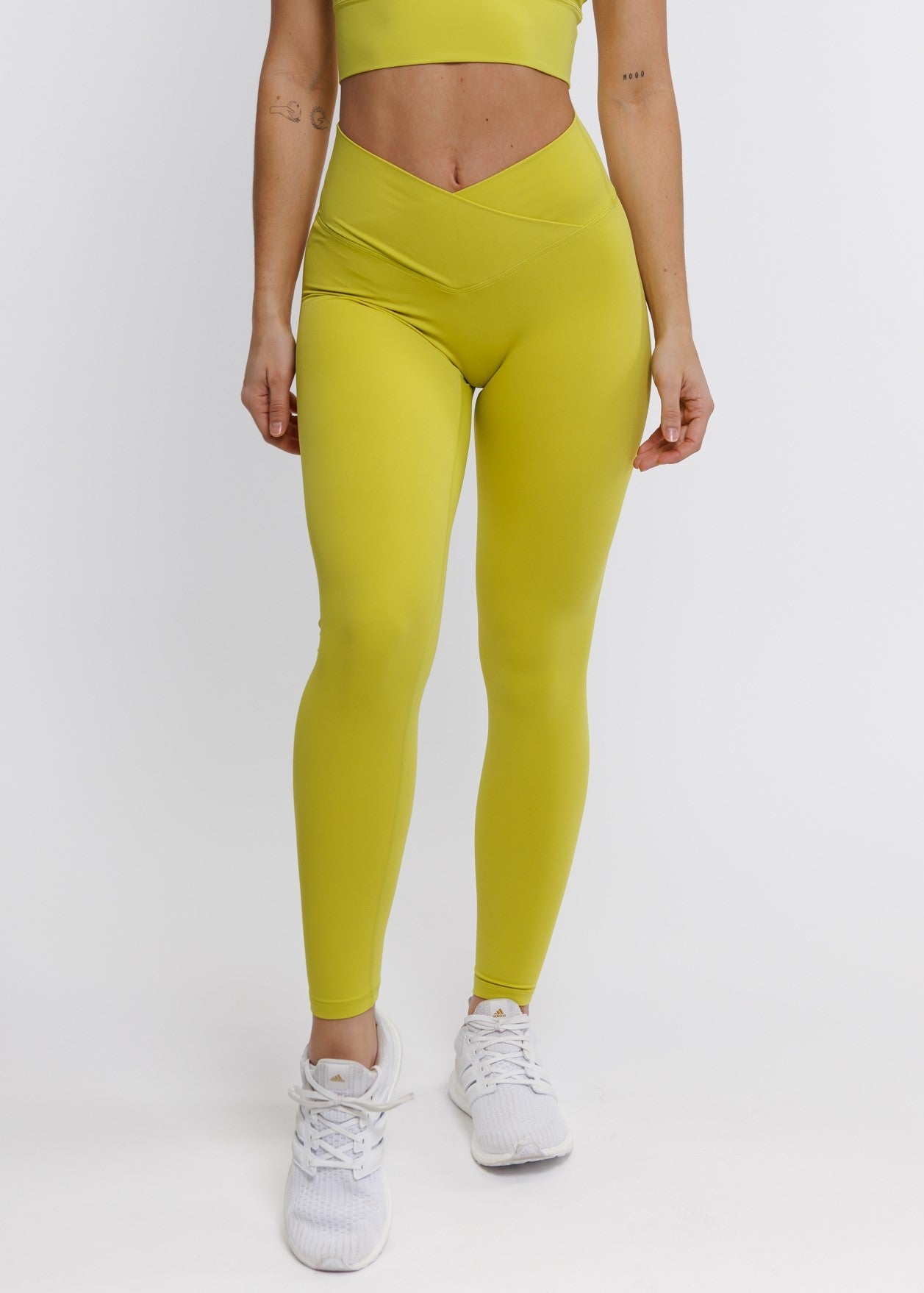 Evolve Apparel Elevate Cross Leggings - Charteuse