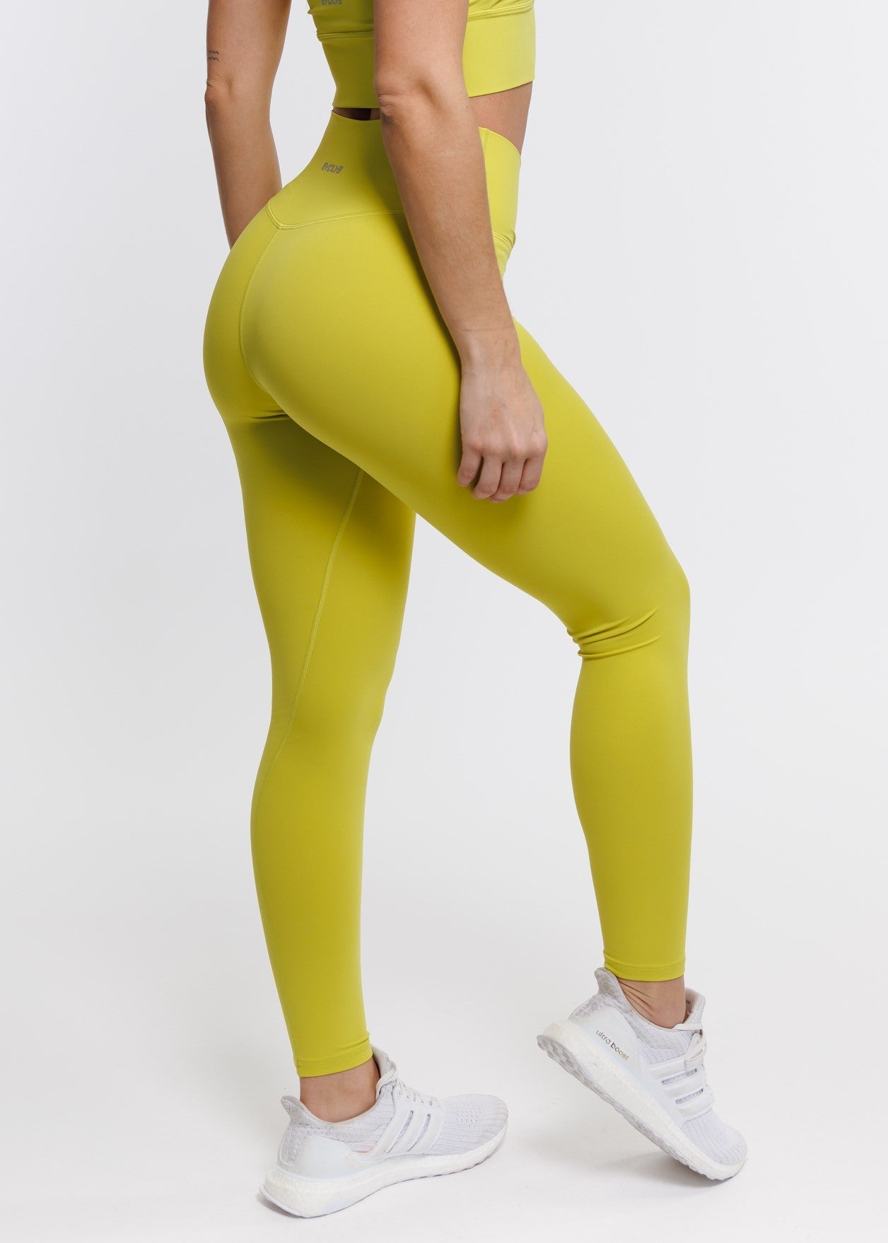 Evolve Apparel Elevate Cross Leggings - Charteuse